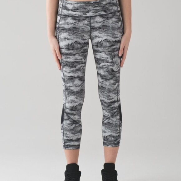 Lululemon Pace Rival Crop (22")Power Luxtreme Hazy Days Black White / Black - Picture 7 of 13